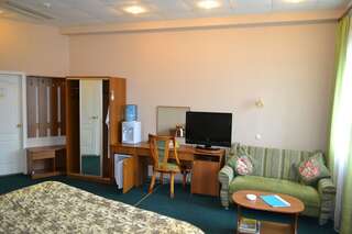 Гостиница Яхонт Владивосток Superior Studio, 1 Bedroom, Accessible (Double Bed And Sofa)-11